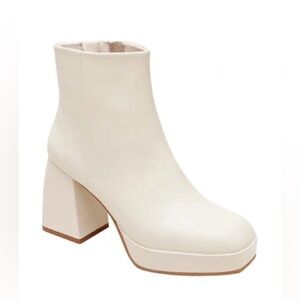 NWT Lisa Vicky Nifty Square Toe Ankle Bootie in Smooth Natural Leather
